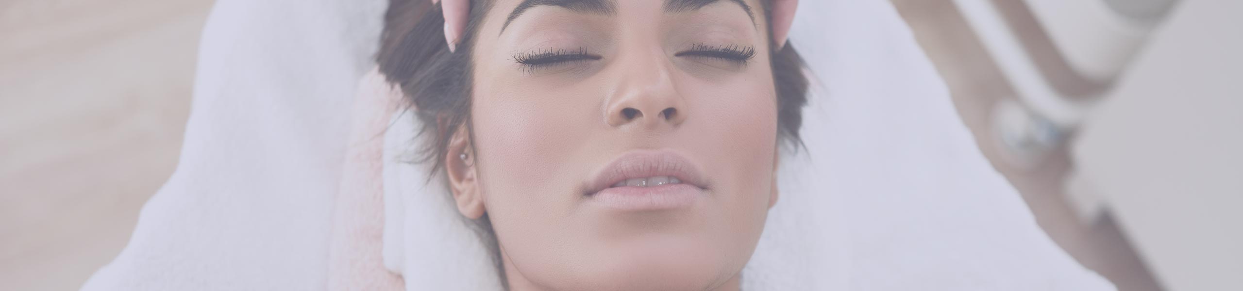 Microneedling-Surrey-with-Dermaroller-Treatment